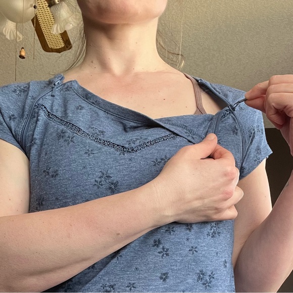 Thyme Maternity Zip-Front Nursing Top - Picture 2 of 4